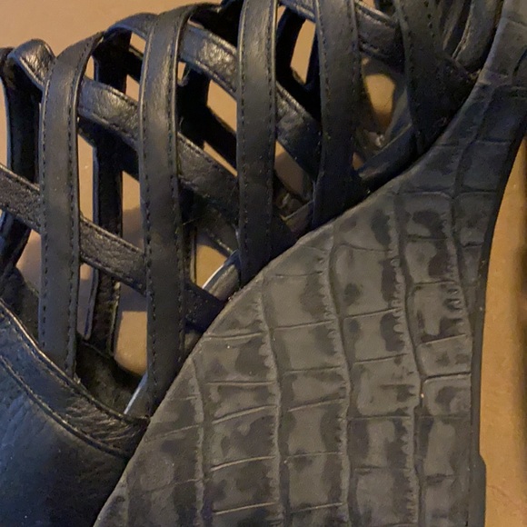 BCBG Max Azria Wedge Sandals sz 6 - Picture 5 of 5